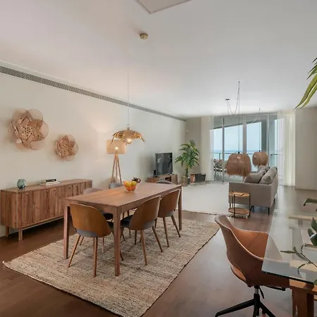 Madeira Palace I By An Island * Funchal (Madeira)