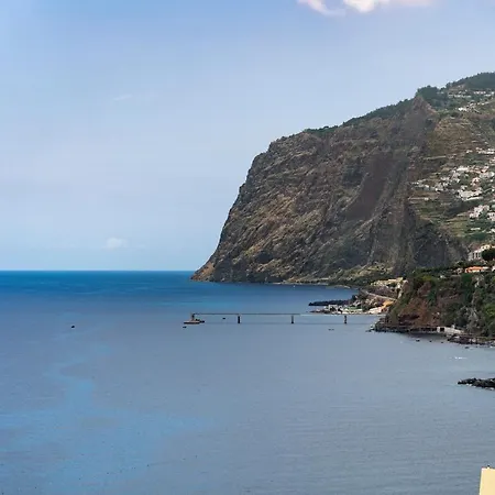 Madeira Palace I By An Island * פונשל